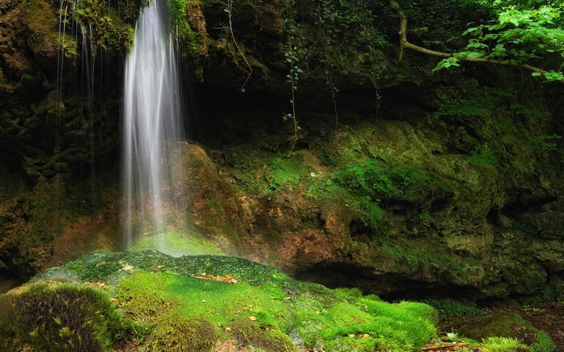 02670 bakonyfalls 2560x1600